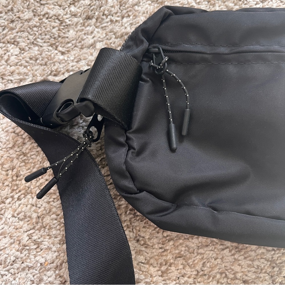 Gaiam // Belt Bag - Picture 4 of 4